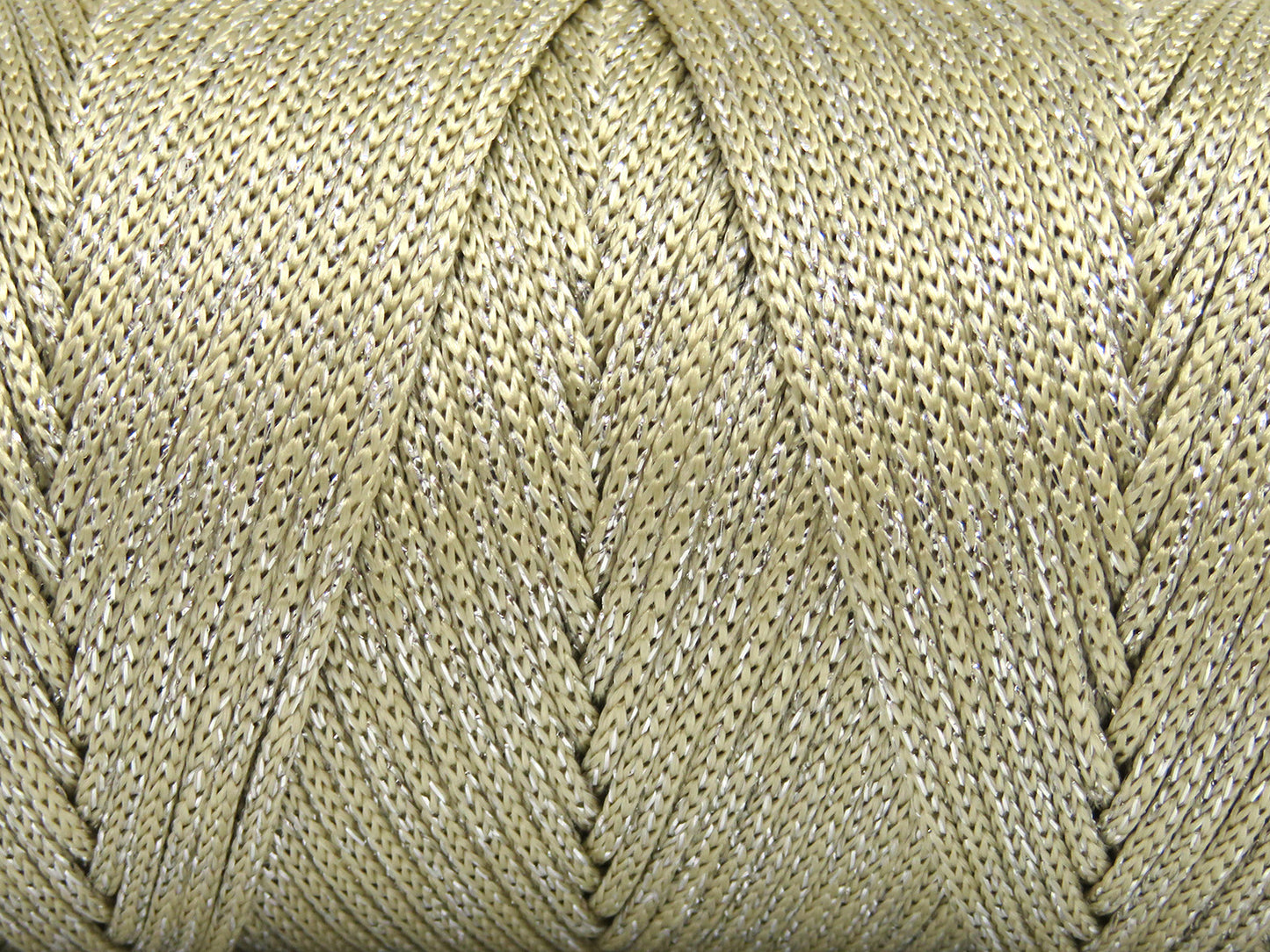 Macramé volumineux et scintillant