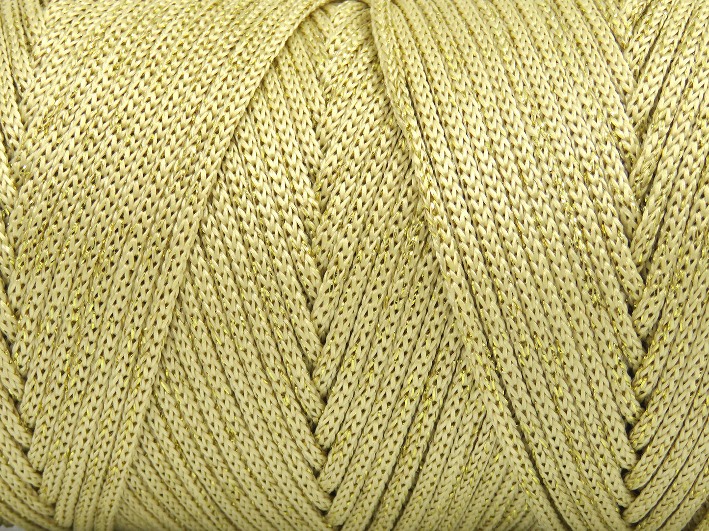 Macramé volumineux et scintillant