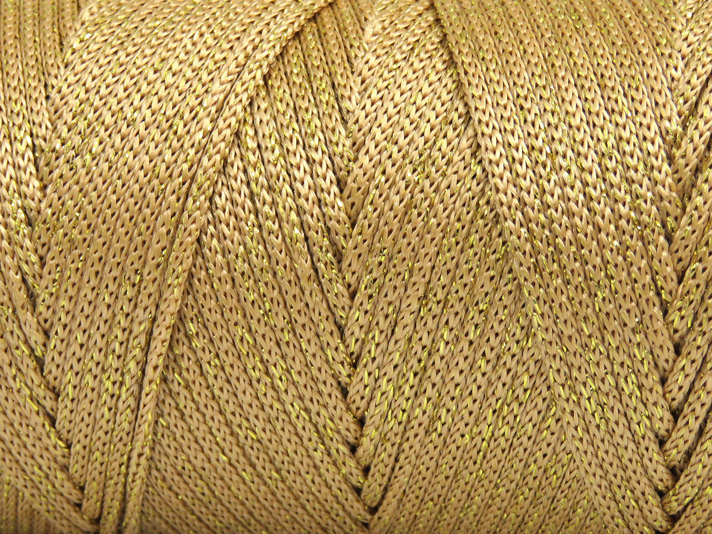 Macramé volumineux et scintillant