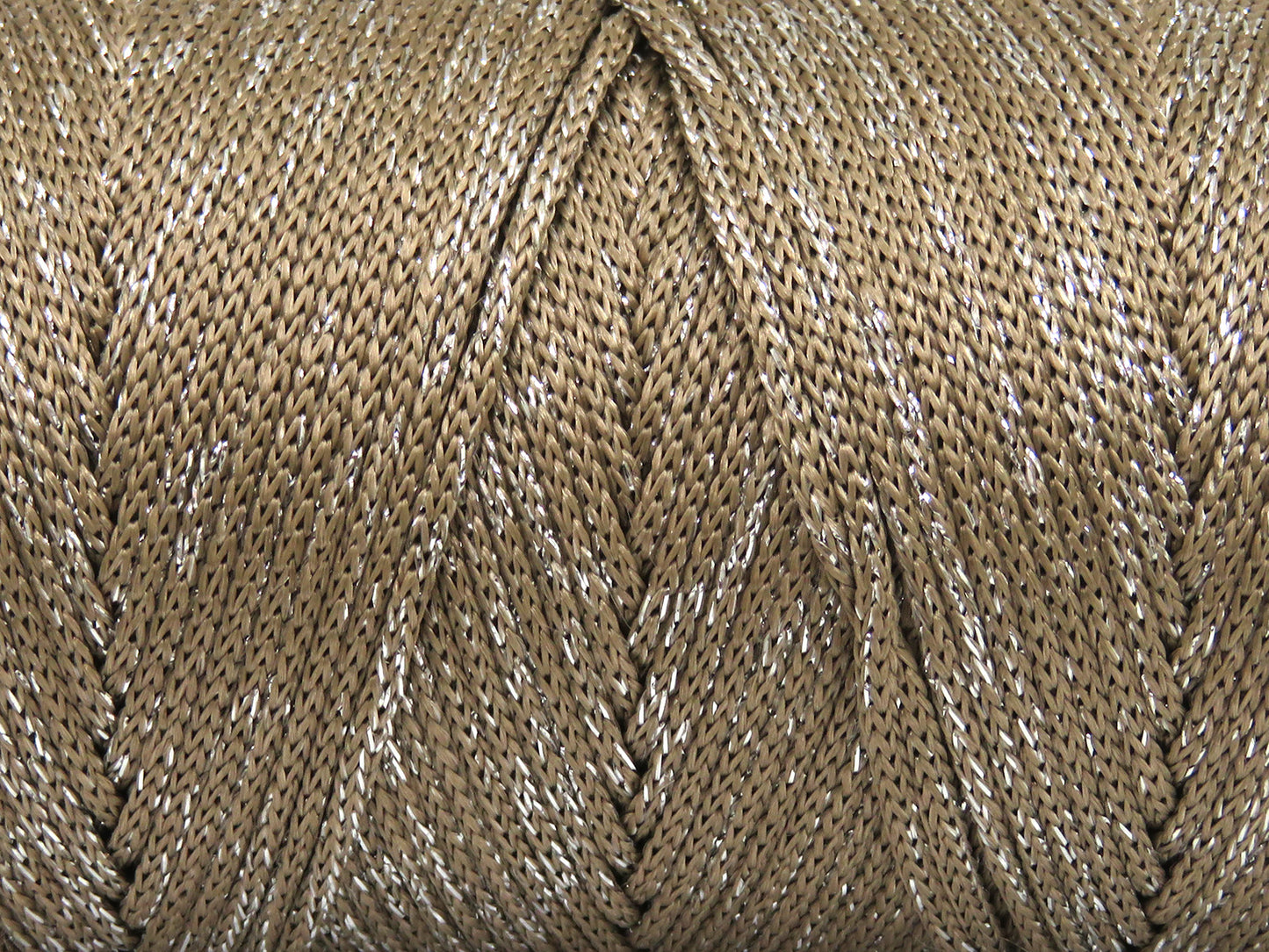 Macramé volumineux et scintillant