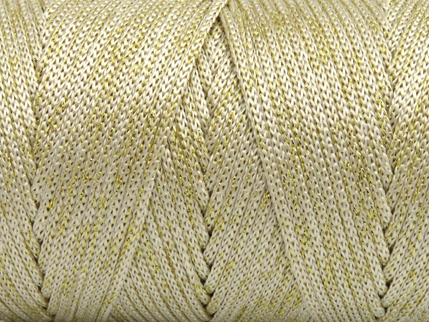 Macramé volumineux et scintillant