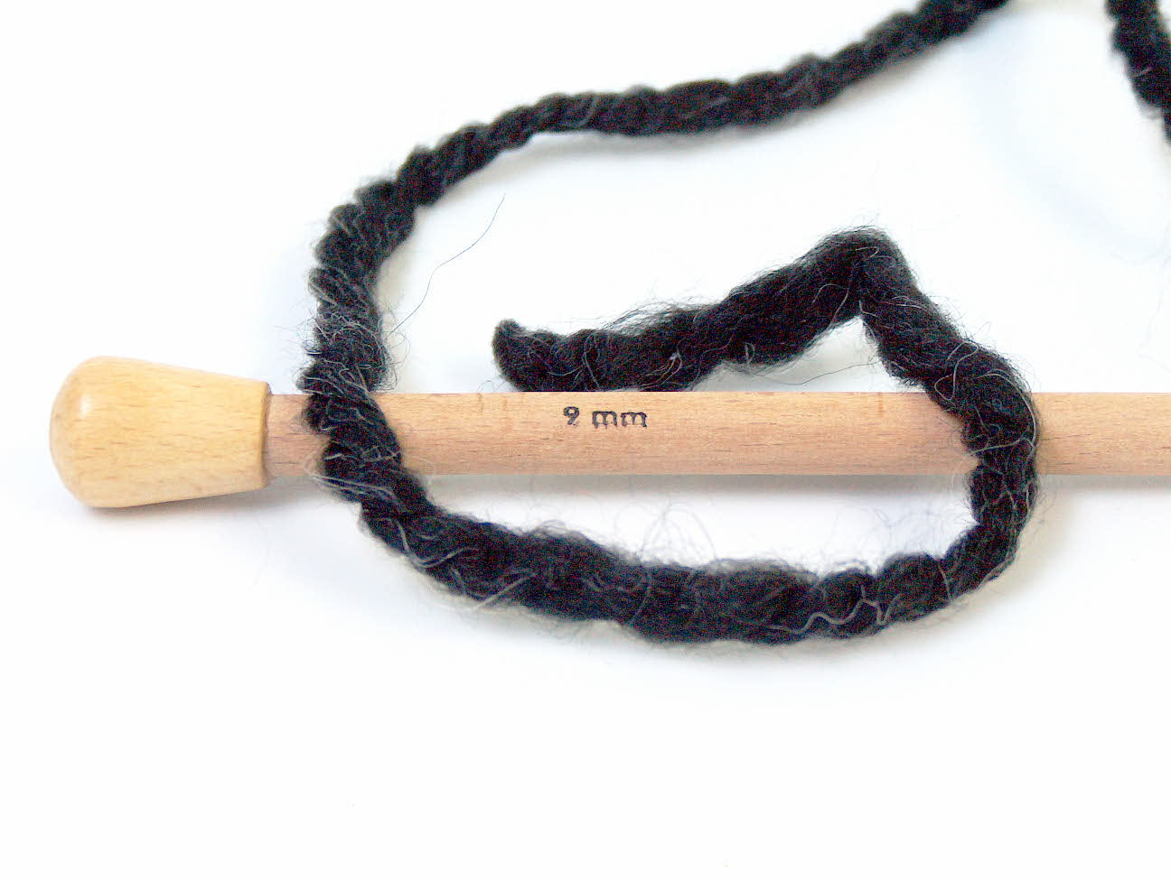 Alpine Alpaca Black SuperBulky Sku:fnt2-30823