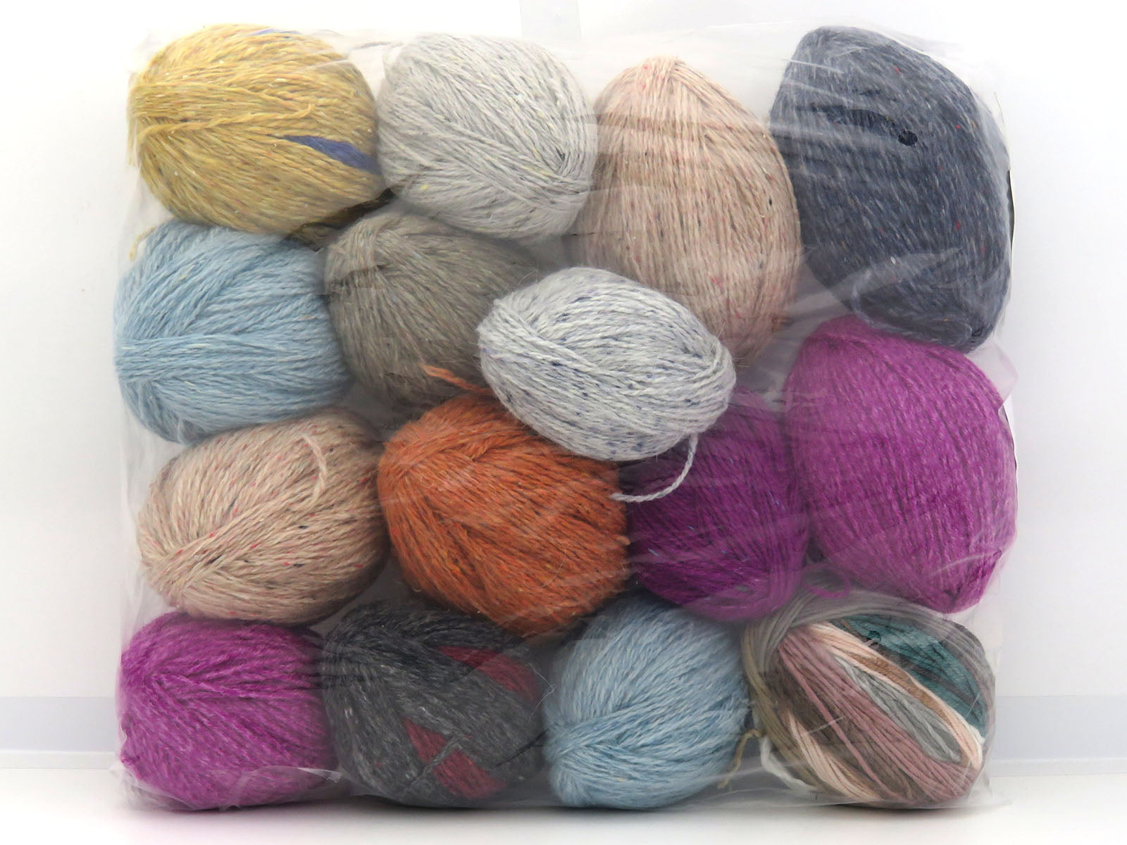 Leftover Winter Yarns Mixed Lot fnt2-84358